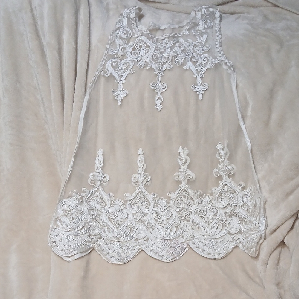 Elegant White Lace Tunic Top